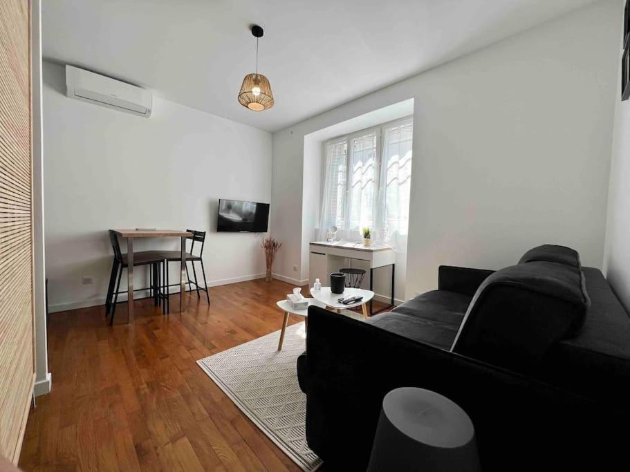 Appartement Climatise / Centre-Ville / 4 Personnes Besançon Buitenkant foto