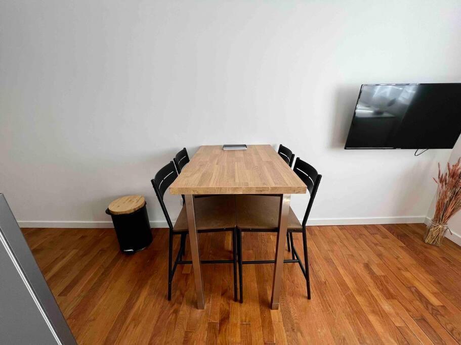 Appartement Climatise / Centre-Ville / 4 Personnes Besançon Buitenkant foto